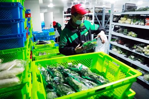 北京地区订单量激增 美团买菜分拣人员增加70%_手机新浪网