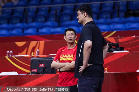 李楠离任中国男篮主帅一职：向失望过伤心过的人道歉|界面新闻 · 体育