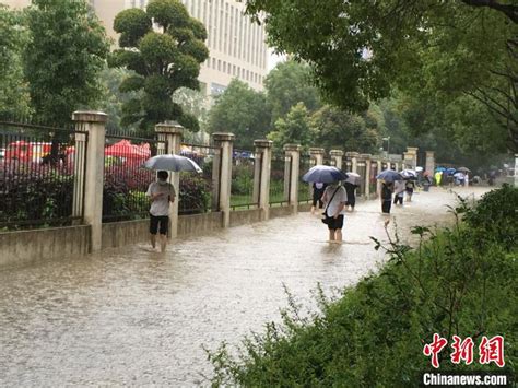武汉遭暴雨雷电袭击 湖北多地有50毫米以上降水_频道_凤凰网