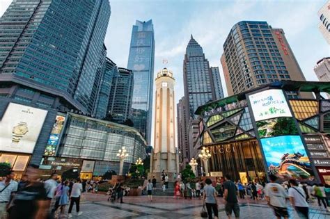 2018中国内地顶级商业街排行榜：解放碑位列第五_大渝网_腾讯网