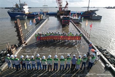 中建筑港印尼北加电解铝项目配套码头工程重件泊位顺利开港运营_中国发展网