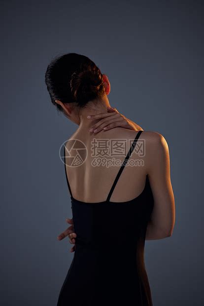 跳舞背影温柔女生头像