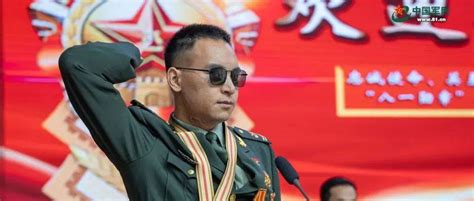 中士杜富国在扫雷行动中英勇负伤 - 中华人民共和国国防部