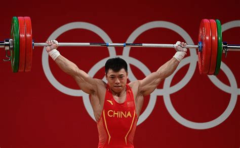 中国第六金！逆转胜利！谌利军夺得举重男子67公斤级金牌！