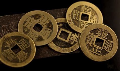 中国收藏网---新闻中心--新疆工地发现3000余枚唐代开元通宝钱币（图）