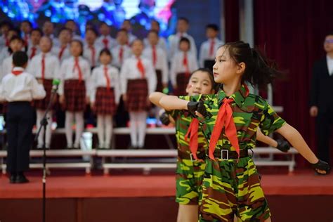 2006年小学部“红五月”歌咏比赛-正源学校 一切为了孩子的健康成长