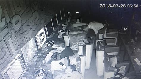 “网吧大盗”跨三省作案11起盗窃手机15部 嫌疑人已被刑事拘留 - 滚动 - 华西都市网新闻频道