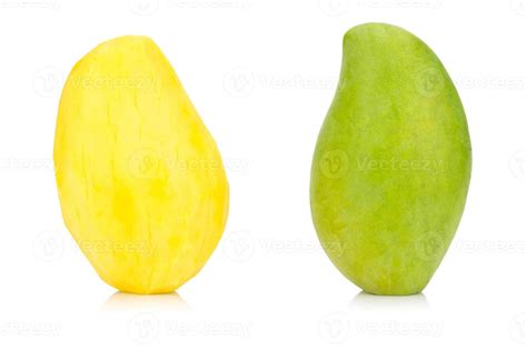 Green mango. Fruit pulp. yellow. isolated on white background 9988543 ...