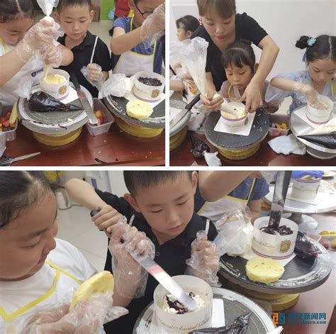 课堂小女孩在揉面团做蛋糕桌子食谱高清图片下载-正版图片307939196-摄图网