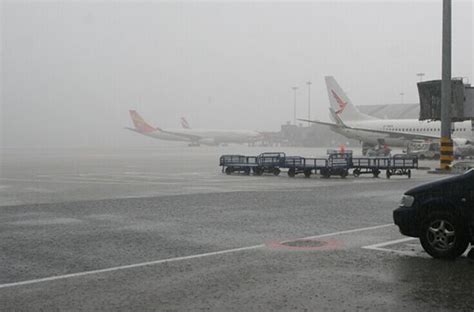 大雾天气致成都机场超百个航班延误或取消_手机新浪网