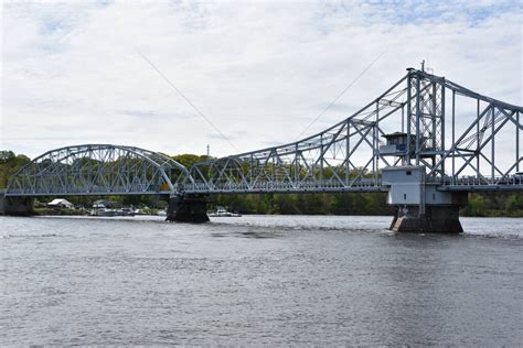 康涅狄格州东哈达姆的吊桥高清图片下载-正版图片506666558-摄图网