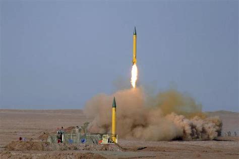 模拟摧毁以色列核反应堆 伊朗军演试射16枚弹道导弹_凤凰网