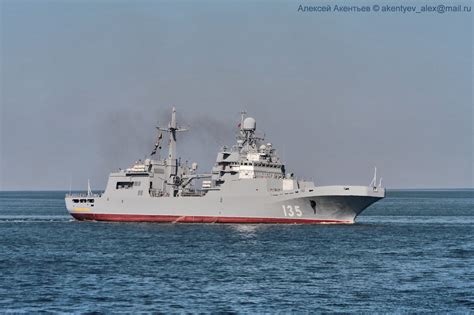 俄罗斯海军伊万.格伦号大型登陆舰，造了停，停了造