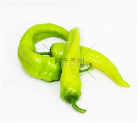 青辣椒的热量(卡路里cal),青辣椒的功效与作用,青辣椒的食用方法,青辣椒的营养价值