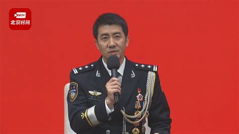 “邻家好警察”杨叶峰：“枫桥经验”是我们的“传家宝”_凤凰网视频_凤凰网