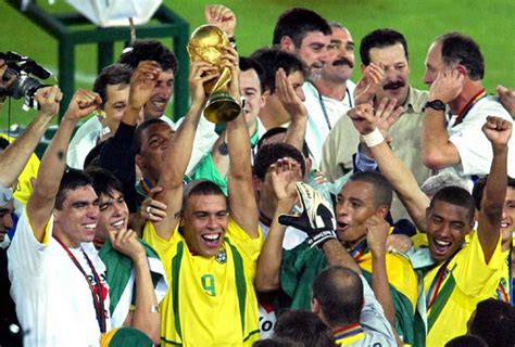 鬼才降世——简述2002年世界杯巴西英格兰之战|英格兰|巴西队|罗纳尔迪尼奥_新浪新闻
