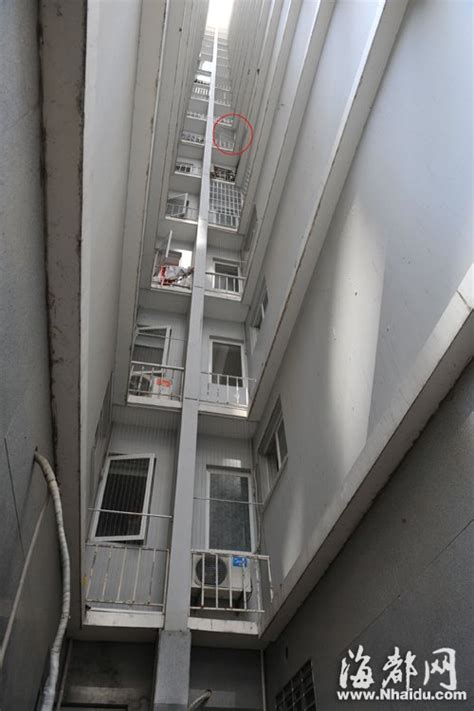 广东梅州丰顺1名6岁女童6楼天台玩耍坠落地面 幸亏被线缆挡了一下_社会_长沙社区通
