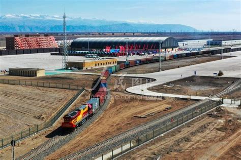 新疆：哈密陆港型国家物流枢纽暨哈密陆港中心正式开通运行-人民图片网