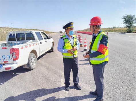 宁东执法大队联合交警养护为涉路施工项目把好“安全关”