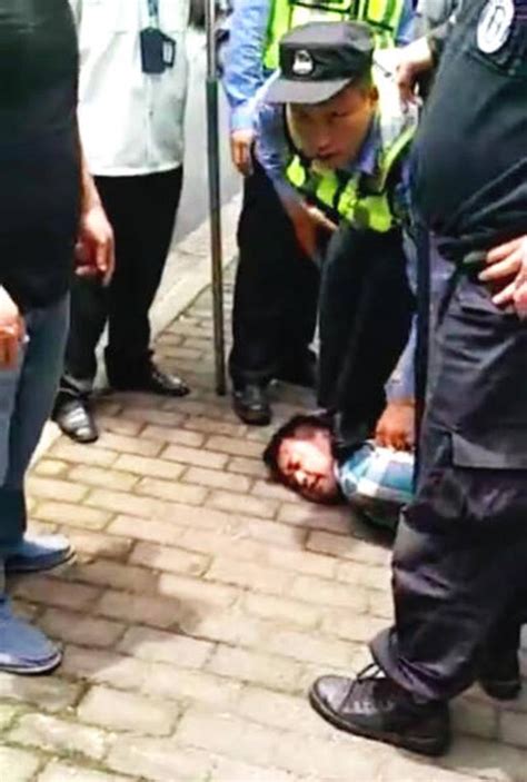 上海警方：砍死两名小学生嫌犯系报复社会(图)_手机新浪网