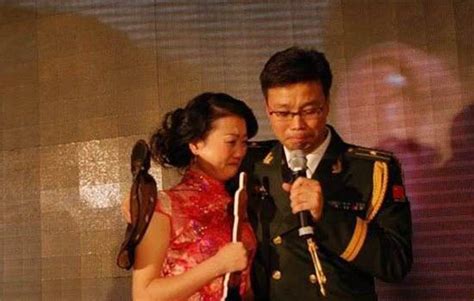 55岁吴刚靠《人民的名义》一夜成名，妻子风采依旧儿子超帅有才