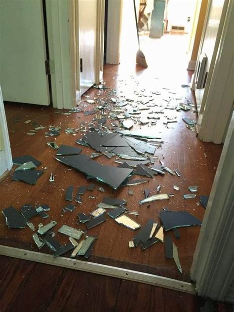 孩子闯祸了，比如把家里的穿衣镜给砸得粉碎，你会怎么做呢？