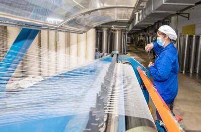 江苏海安：纺织企业开工忙生产-人民图片网