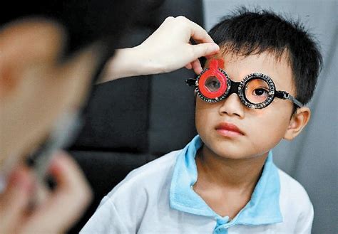 孩子眼睛近视 如何配戴近视眼镜