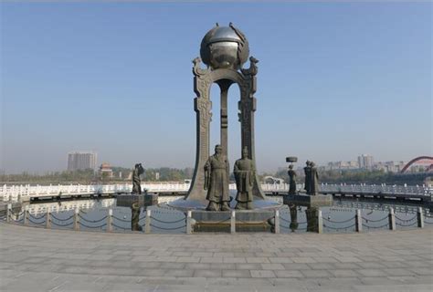 《孔子》-城市雕塑工程 - 成都蓝顶公共雕塑艺术有限公司