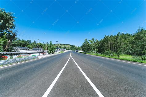 伤感街景图片马路夜晚,街景图片马路深夜晚上,一个人夜晚马路的图片_大山谷图库