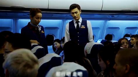 空姐发现小女孩咳嗽不止，就帮她免费升舱，结果救了整机乘客_腾讯视频