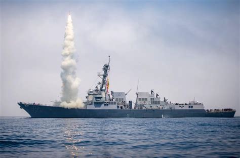 美国核潜艇开火，随时准备击沉俄军战舰，6枚导弹命中叙利亚目标__凤凰网