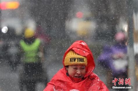衡阳县人民政府门户网站-应对雨雪冰冻天气｜市政工人撒盐除雪保畅安