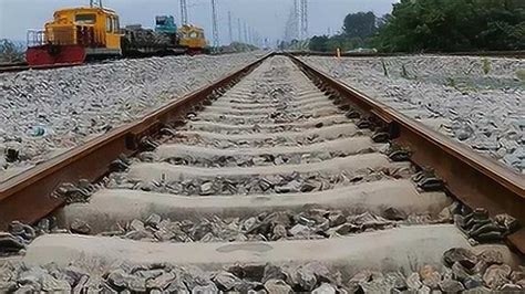 胶济铁路事故：火车超速致使两列车相撞，72人死亡，416人受伤