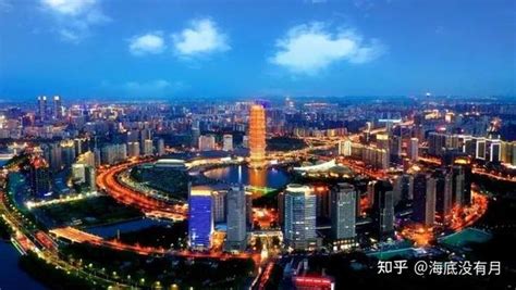 郑州高新区商圈朗悦公园茂购物广场LED大屏广告高清大图