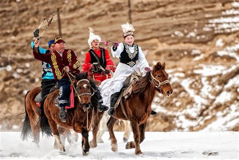 三月三新疆塔塔尔族哈萨克族塔吉克族舞蹈服装乌兹别克族舞台演出-阿里巴巴