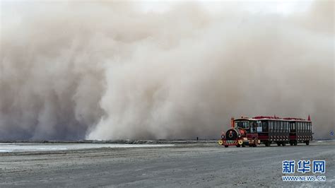 实拍内蒙古局地现强沙尘暴：滚滚黄沙袭来，巨型“沙墙”遮天蔽日_腾讯视频