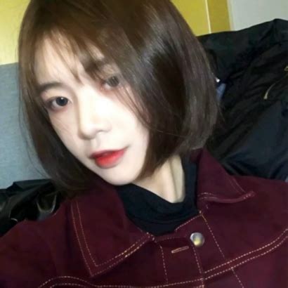 个性短发甜美女生头像