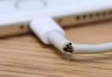 一直坏一直买的iPhone充电线，到底出了什么问题？_凤凰网