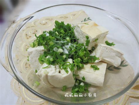 东北小葱拌豆腐的做法_图解东北小葱拌豆腐怎么做好吃-家常菜谱-聚餐网