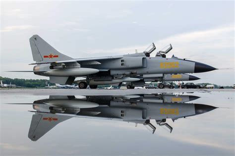 中国公开新型战机：装备歼16的航电，可压制隐身战机_凤凰网