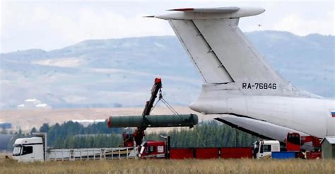 8月14日，俄罗斯空军2架从恩格斯空军基地起飞的图-160战略轰炸机|恩格斯|俄罗斯空军|飞行_新浪新闻