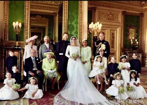 哈里王子梅根的官方结婚照 梅根坐在哈利双腿之间_欧美娱乐_海峡网