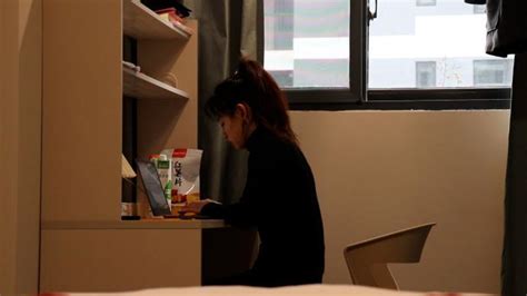 租在上海丨独居女生在社区里找到安全和归属感_凤凰网视频_凤凰网