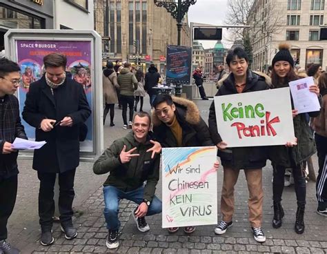 “我们不是病毒”！中国留学生在德国街头收获拥抱|疫情|新冠肺炎_新浪新闻