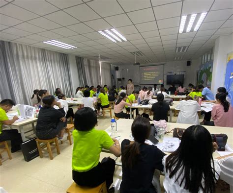 八步区城东街道太白社区联合多单位开展“4.15全民国家安全教育日”宣传教育暨义诊进社区活动