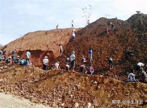 缅甸矿主花十几亿买挖土机挖翡翠，玉石市场面粉比面包贵！__凤凰网