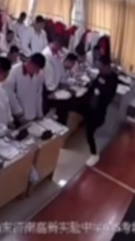 中学老师连续脚踹扇脸十多名学生，教育局：有失规范，正在处置_腾讯视频