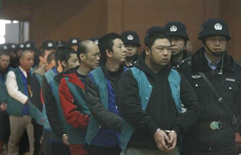 图文：纺织城涉黑团伙案18人被判刑_新闻中心_新浪网