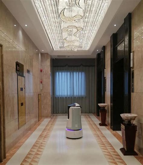 打造智慧酒店一定少不了酒店服务机器人_一米机器人-专注酒店人工智能服务